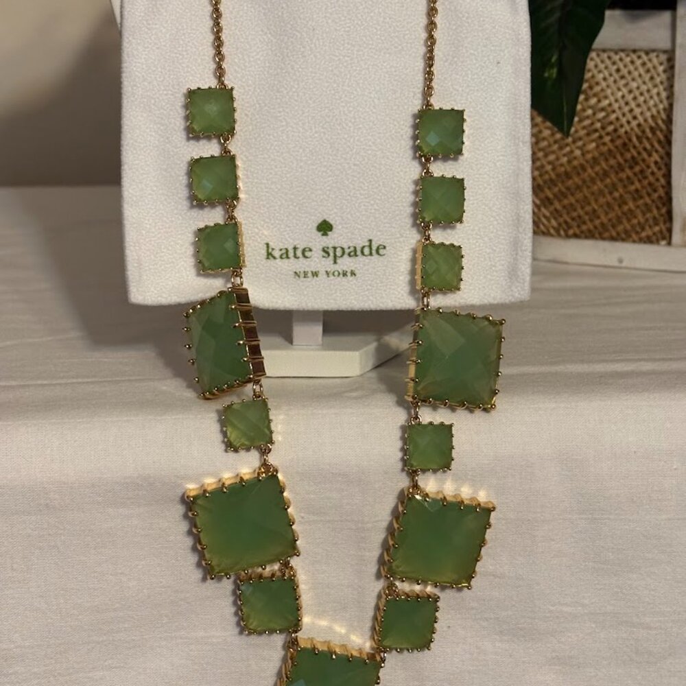 NWT KATE SPADE Green Color Necklace (30") in Gold Tone with KS pouch - Picture 3 of 11